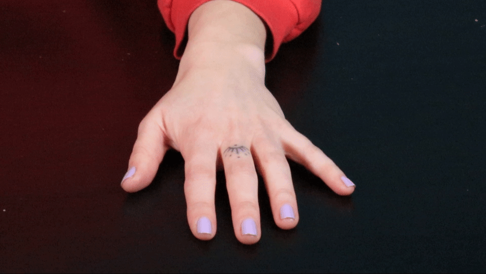 Des doigts qui bougent pour montrer une fonction usuelle des mains.