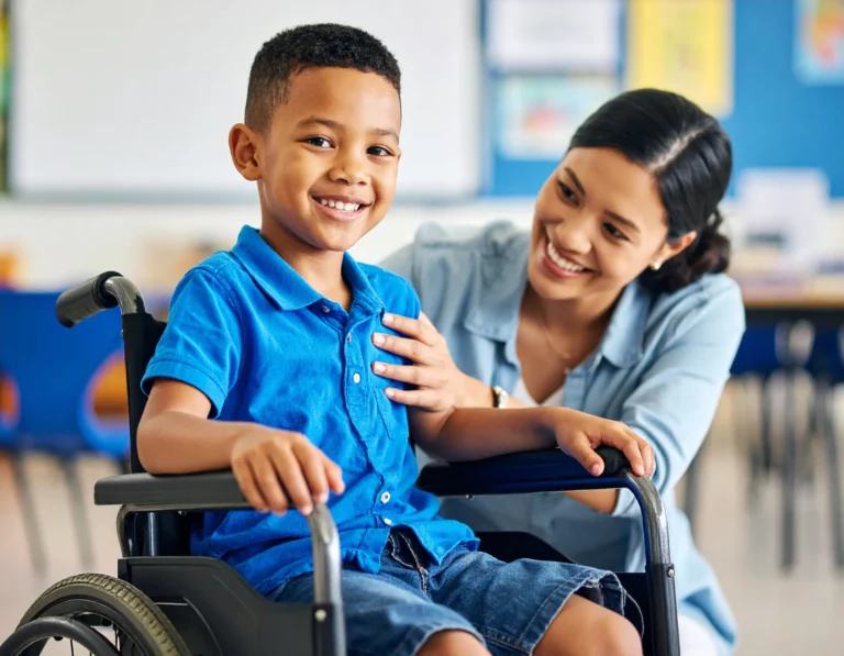 Accompagnant Éducatif et Social (AES) : un métier humain, technique et en constante évolution
